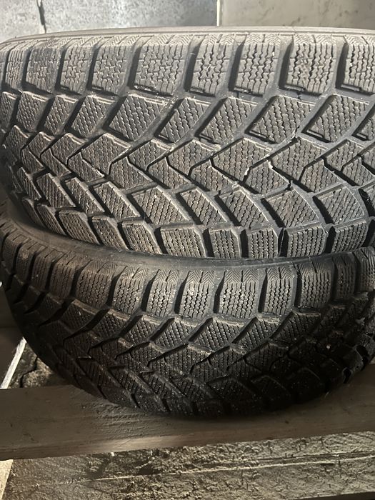 Зимние шины 215/60/16