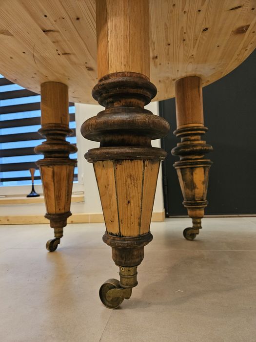 Vând masă rotundă lemn - picioare pian