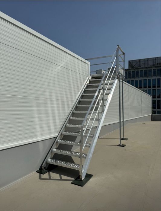 Scari si Platforme Metalice de Container.