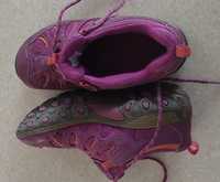 Vând pantofi trekking  copii MERREL măsura 32 și pantofi Salomon 31