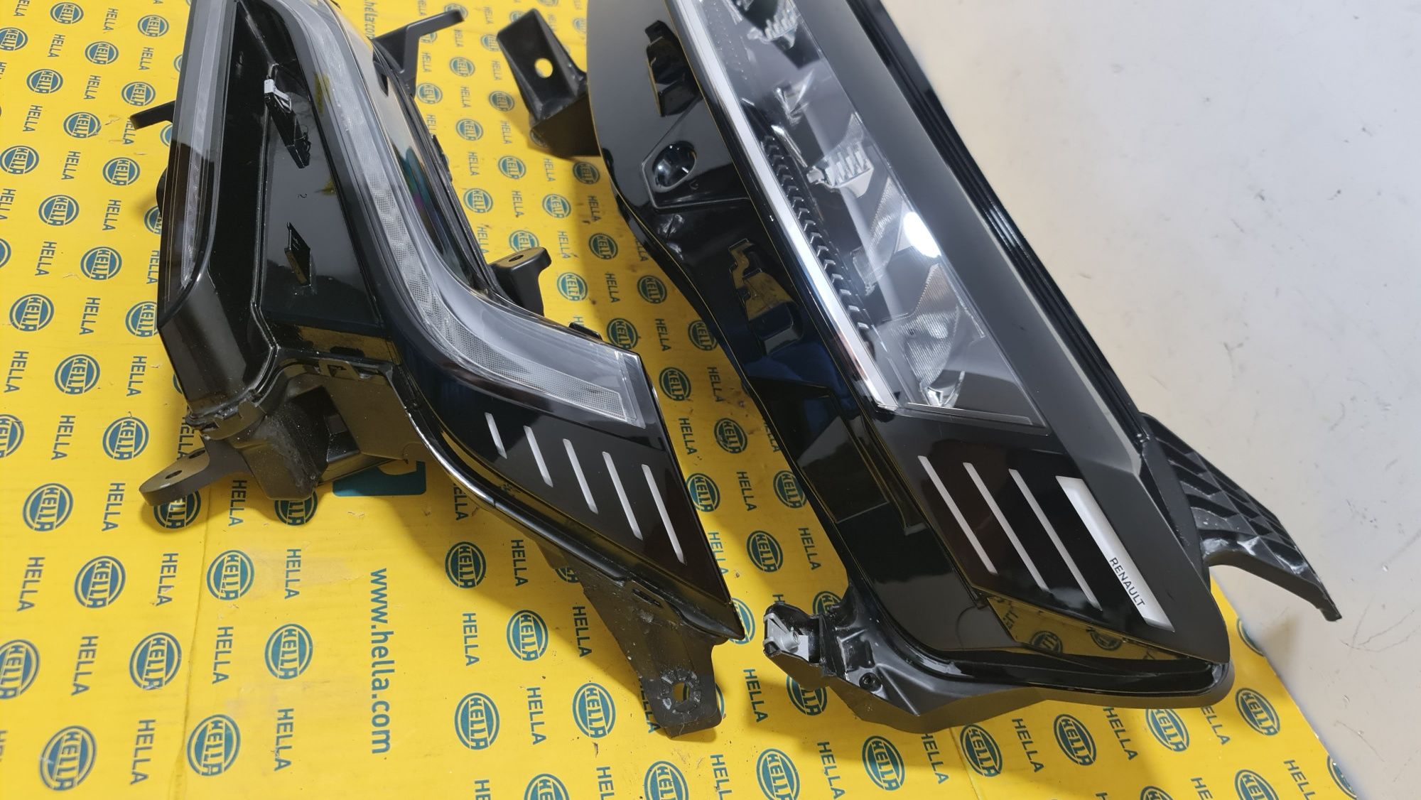 Far lampa proiector led drl trager grila Renault Megane V 5 e tech