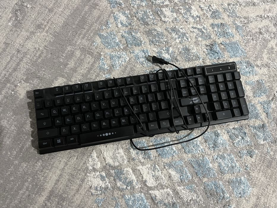 клавиатура б/у в хорошем состояний