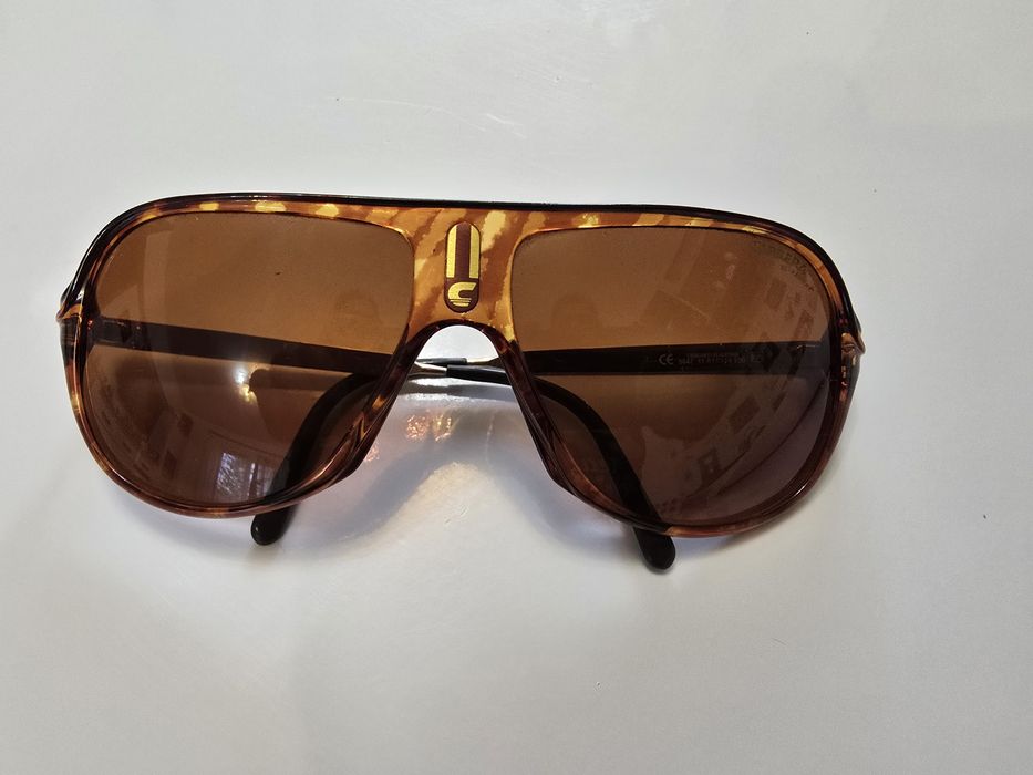 Vand ochelari de soare Carrera