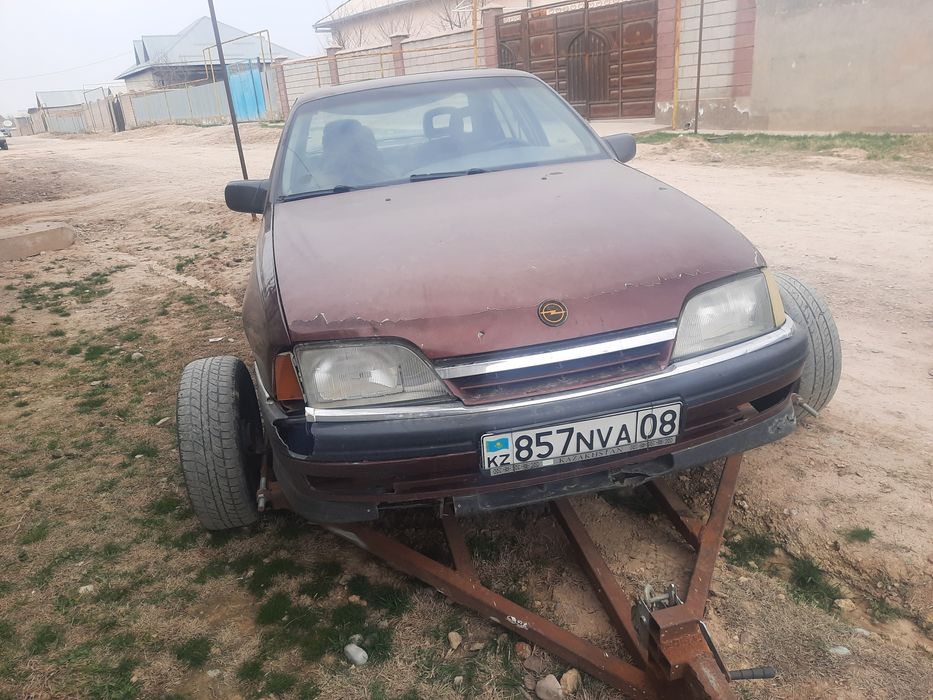 Опель омега а на запчасти.