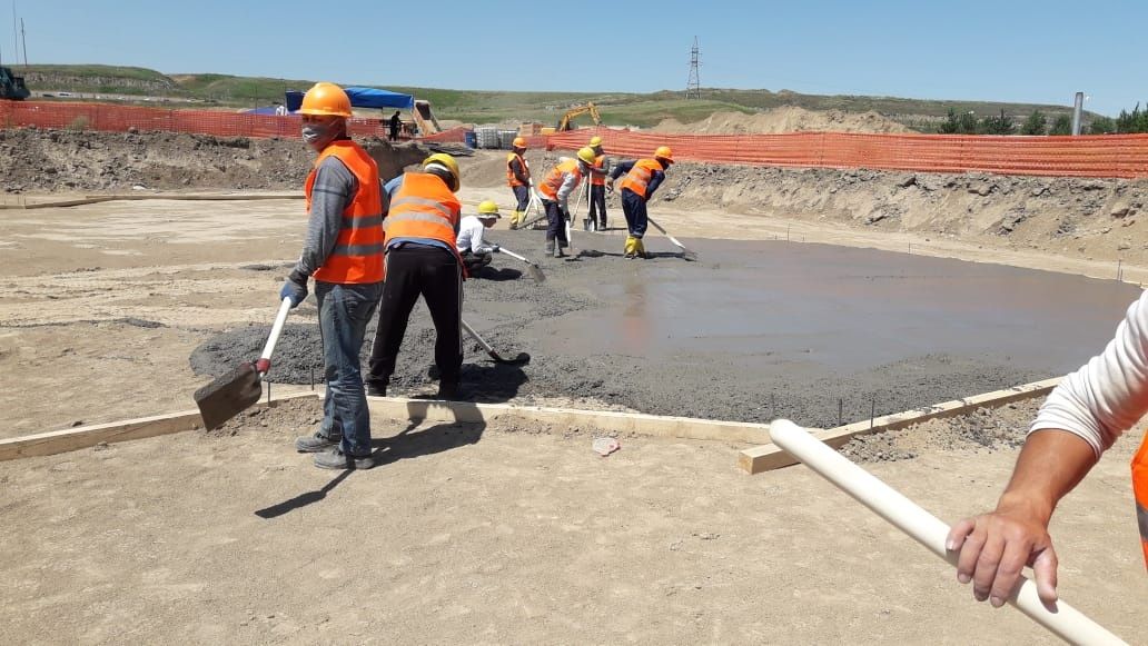 Заливка фундамент монолит бетон с опалубкой,разработка котлованов