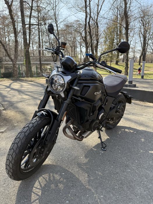 CF Moto 700 CLX Heritage Black Edition in Garantie