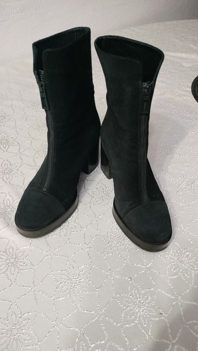 Ghete Mussete din piele naturala, mărimea 38, g