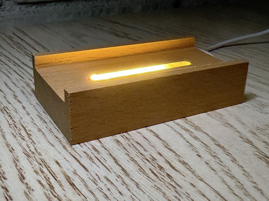 Ддекоративна лампа от епоксидна смола и дърво