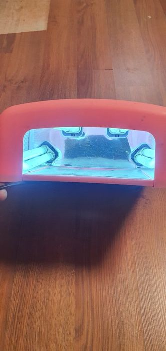 Vând aparat pt.unghii și farduri