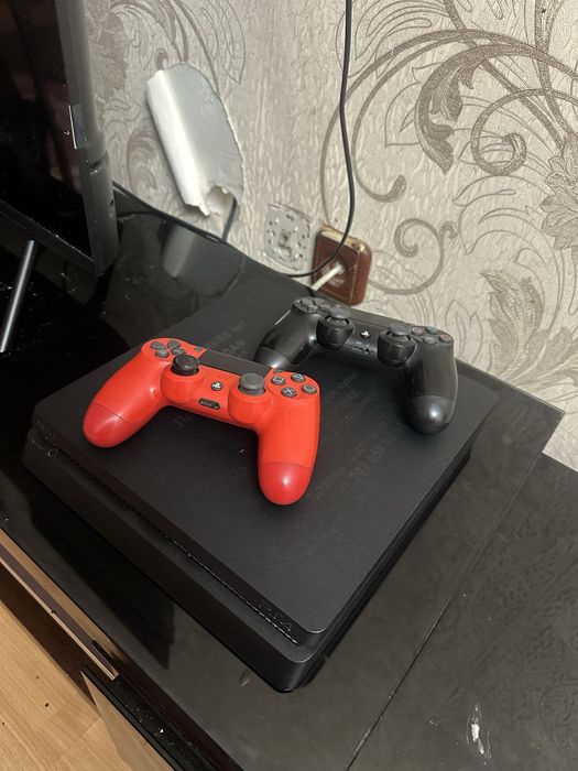 playstation 4 slim 1Tb