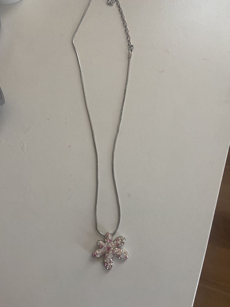 Колие с Розово цвете Swarovski с малки цветни кристали