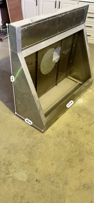 Продам вытяжку настенную для ресторанов кухни.