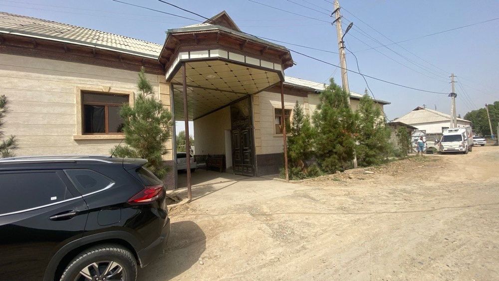 Ховлу участка сотилади