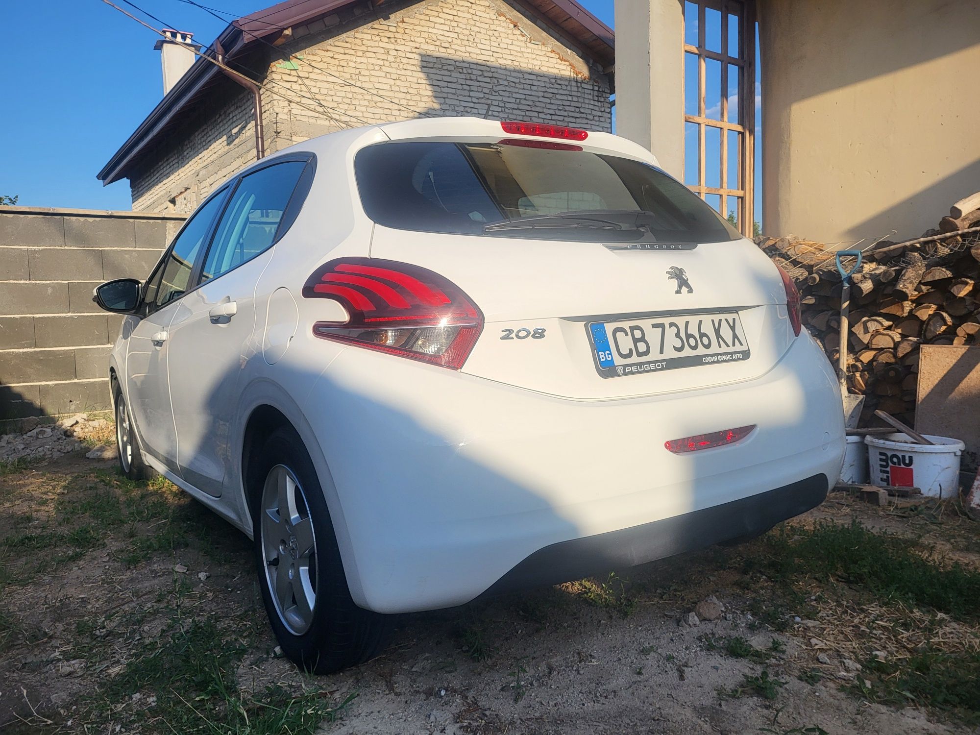 Продавам Пежо 208 Peugeot