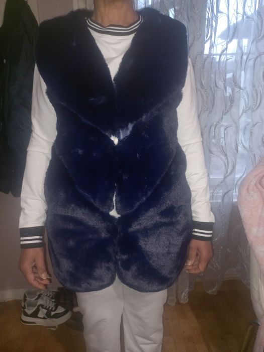 Пухкав тъмно син елек