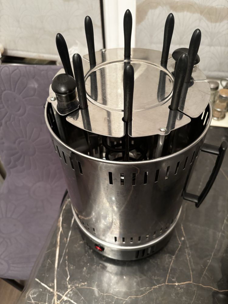 Продам электрическую шашлычницу