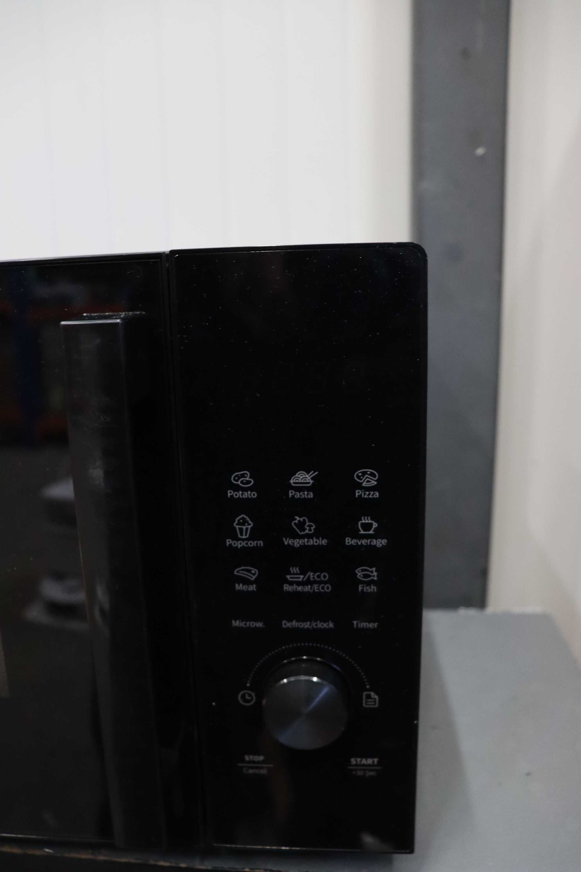 Hisense 23L микровълнова фурна 800W, размразяване, Smart Cook