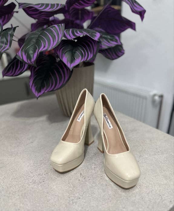Pantofi noi dama