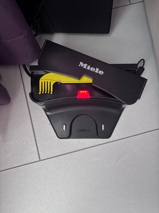 Прахосмукачка-робот
Miele Scout RX1 -
перфектният помощник за дома