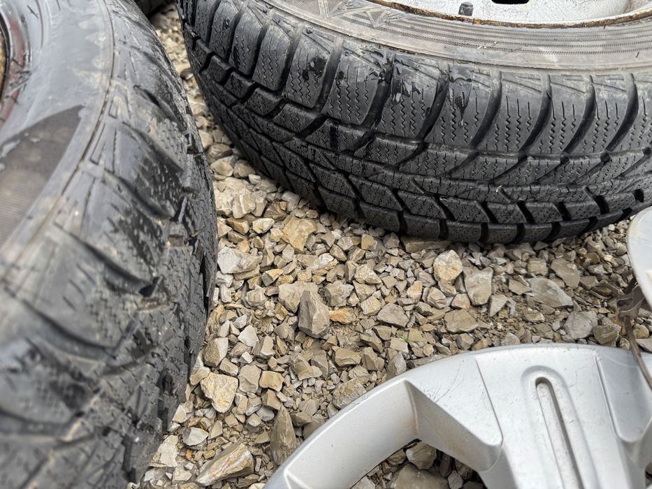 гуми с джанти комлект с тасове