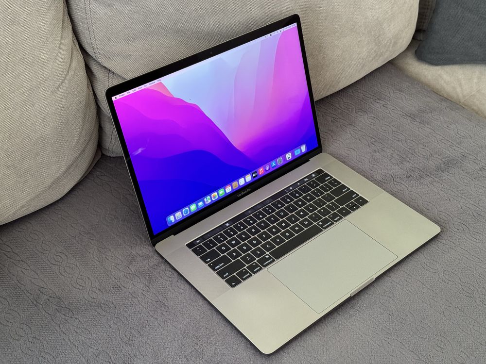 15,4'Macbook Pro 2017 Touchbar/i7 2.9Ghz/16GB Ram/512GB SSD/Radeon 4GB