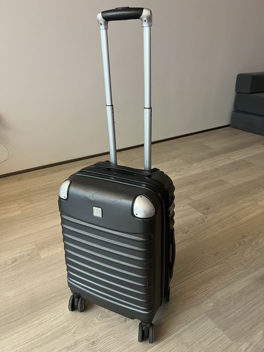 Чемодан для ручной клади