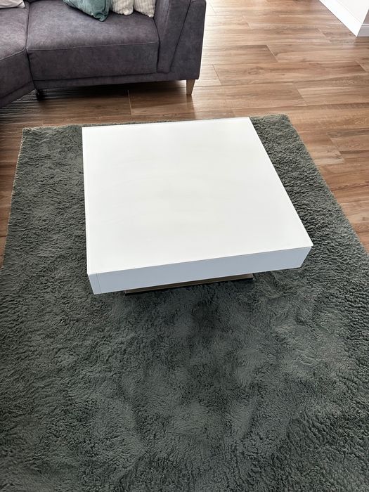 Masuta de cafea Novel