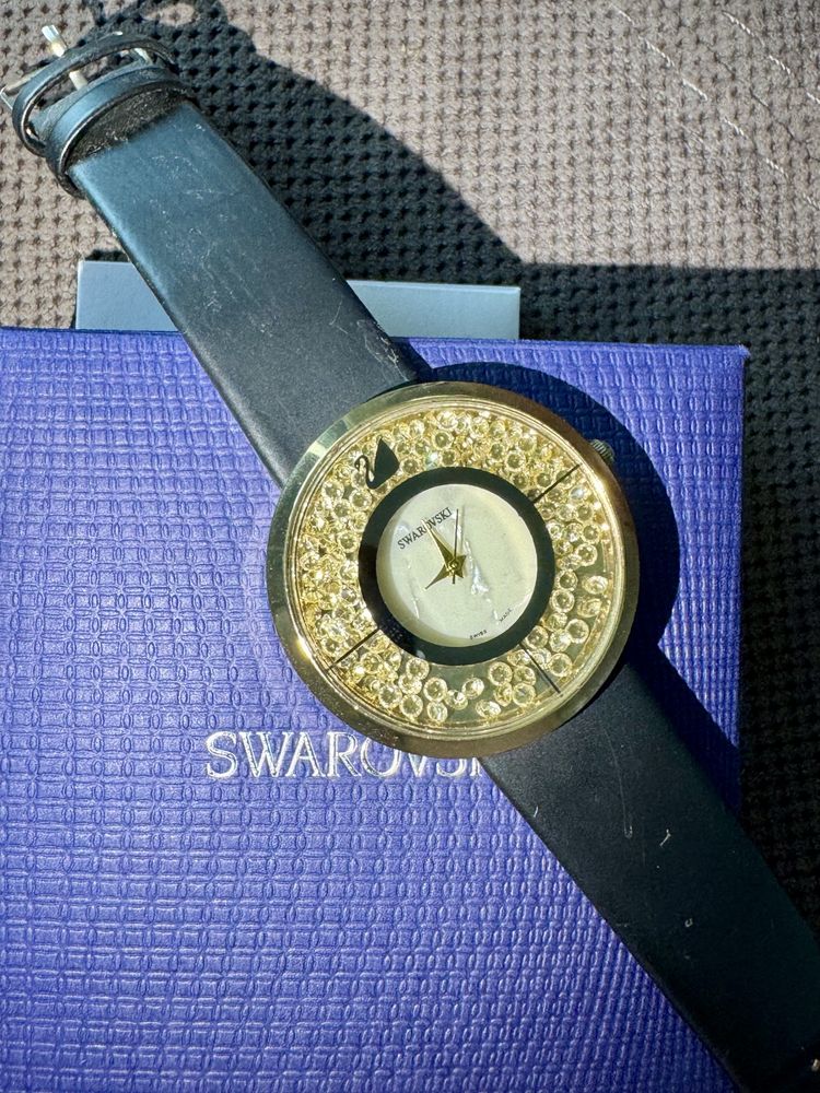 Swarovski дамски часовник с кристали