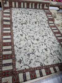 Продам в идеальном состоянии разные ковры разного размера