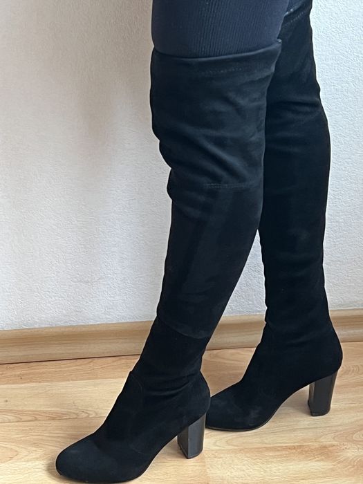 Високи черни ботуши