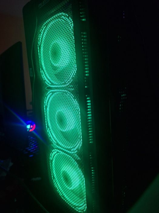 Vând sau schimb pc gaming