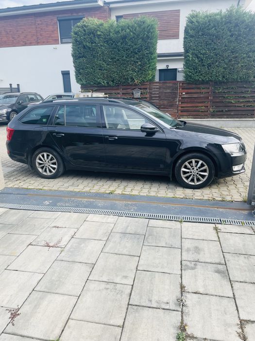 Vand Skoda Octavia ,bine intretinuta revizii la zi efectuate la Skoda