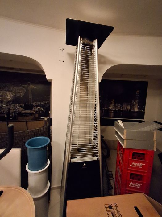 Газова пирамида с две бутилки.