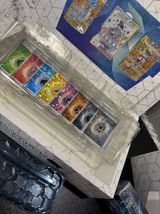 Pokemon карти, кутии, стикери и много други