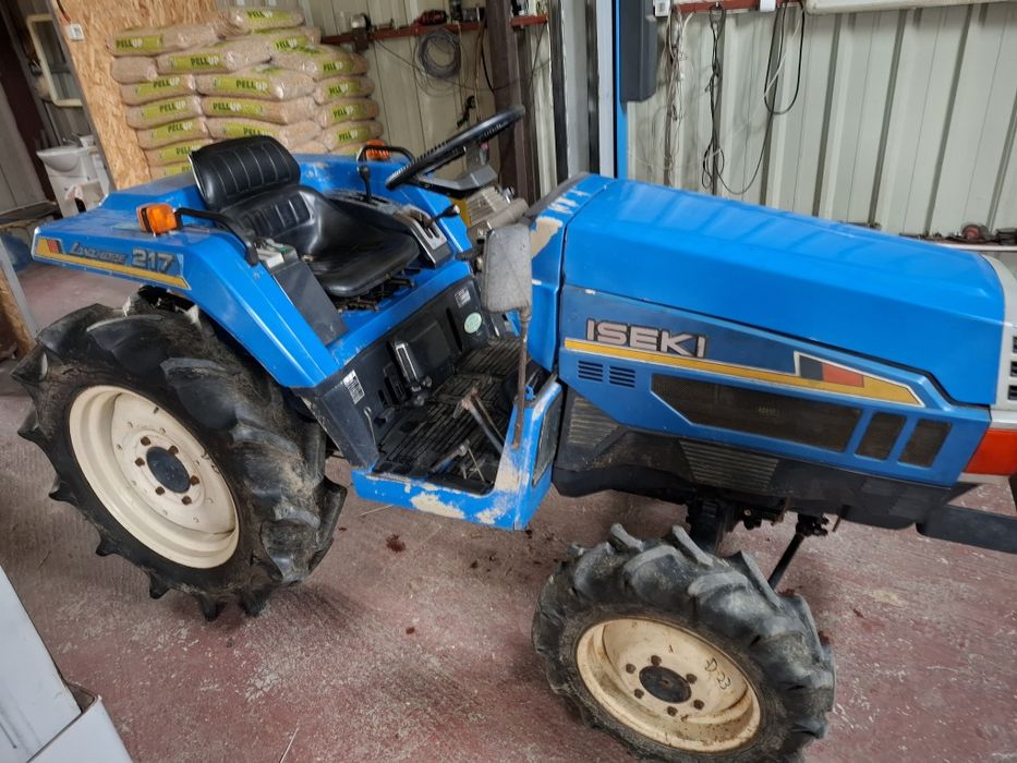 Vând tractoras japonez iseki 4x4 21cp 3 cilindri