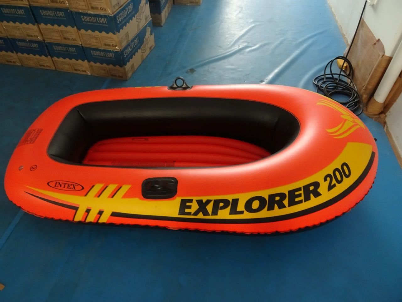 Аренда туристическая Надувная лодка Intex Explorer 200 (с вёслами и на
