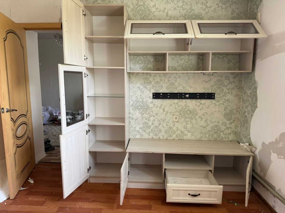 продаю Сервант для посуды