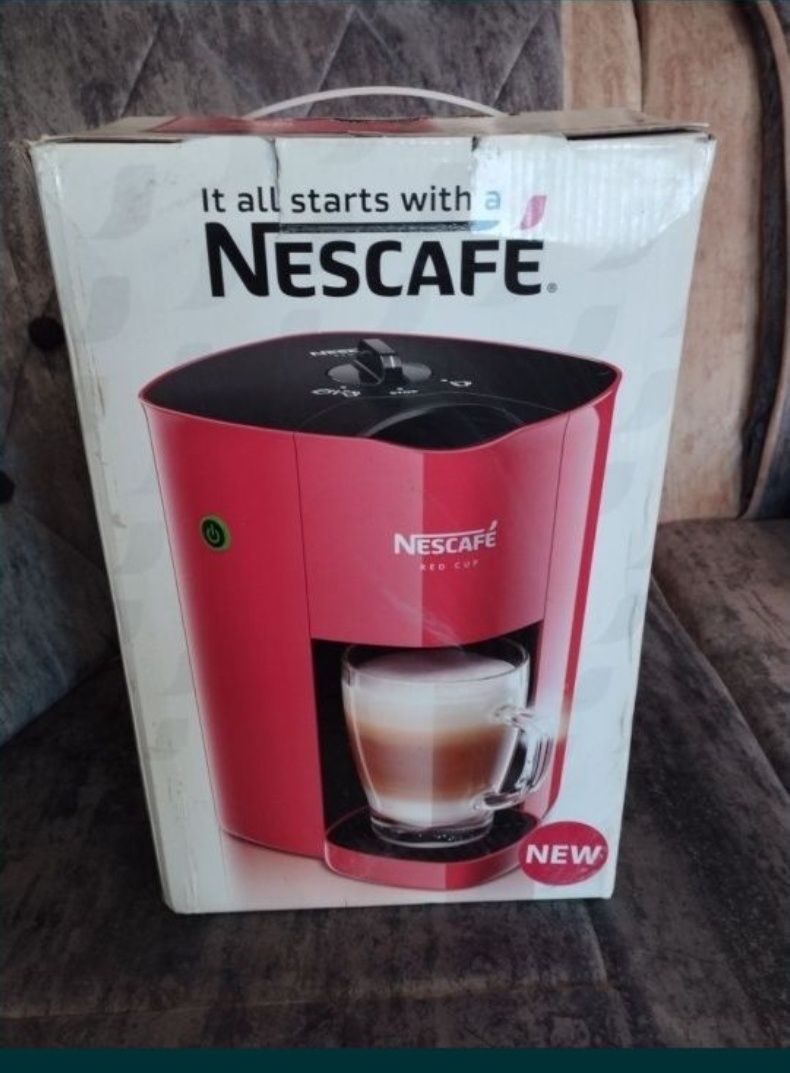 Кофемашинка Nescafe red mug coffee machine.
