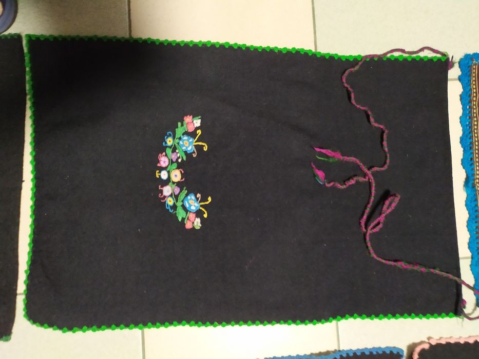 Стари вълнени престилки от скрина на баба. 15 лв. бройката.