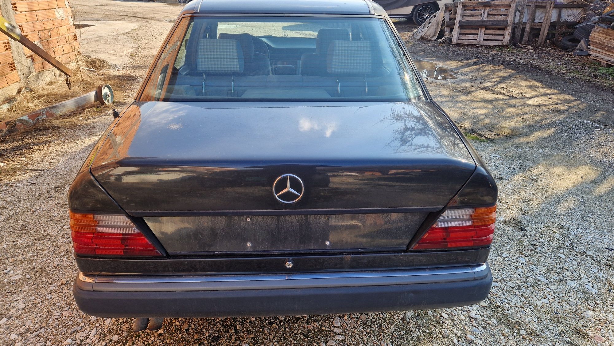 Мерцедес w124 260E