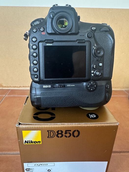 Vand Nikon D850 + obiective Tamron și Sigma