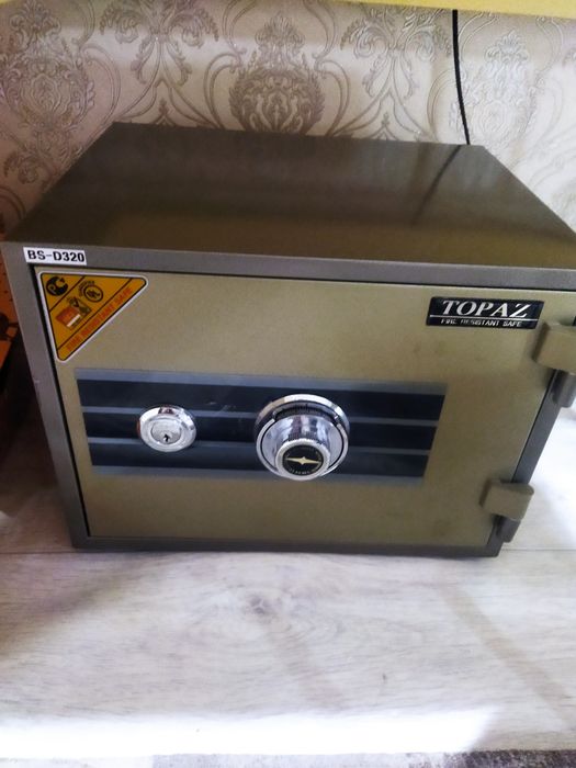 Продам сейф.      .