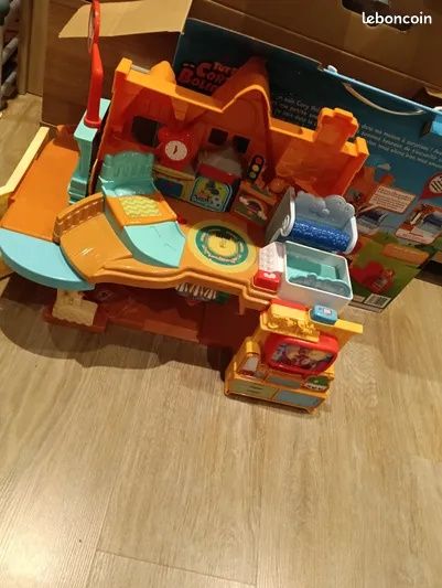 Голяма музикална интерактивна къща на марката vtech. 
Много запазена