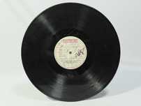 Vinil Cantafabule semnat de Nicu Covaci