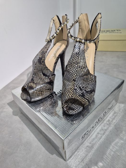 Vand pantofi cu toc open toe Fiori & Spine