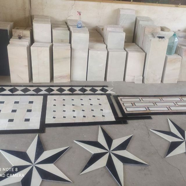 Yodgorliklar Navoiy bo'ylab