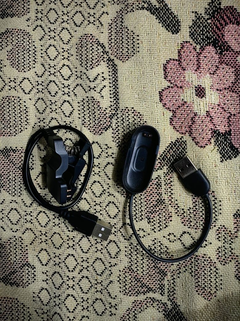 Браслет mi band 4,Зарядка и ремешки.