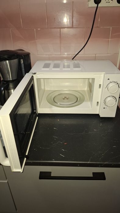 Cuptor microunde Mandine