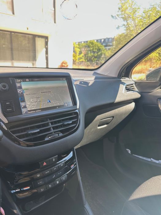 Peugeot 208 1.4i, Бензин/Газ, 95 к.с.