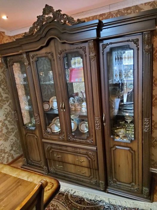 Stol stul 12 talik va mebel sotiladi